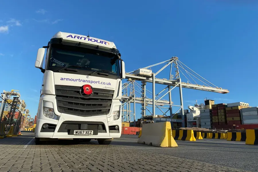 Armour Transport Mercedes-Benz Actros tractor unit
